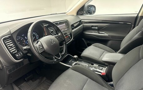 Mitsubishi Outlander III рестайлинг 3, 2018 год, 2 124 000 рублей, 8 фотография