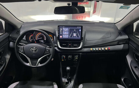 Toyota Yaris XP150 рестайлинг, 2022 год, 1 087 007 рублей, 8 фотография