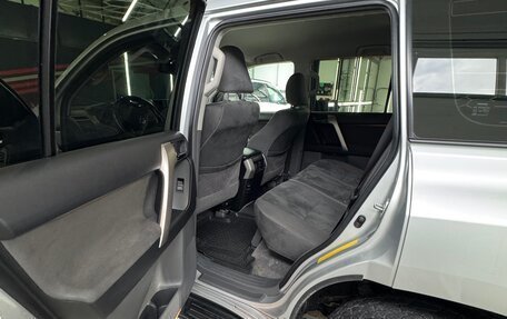 Toyota Land Cruiser Prado 150 рестайлинг 2, 2012 год, 3 000 000 рублей, 12 фотография