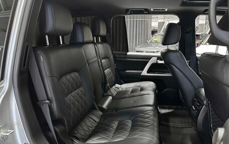 Toyota Land Cruiser 200, 2018 год, 6 950 000 рублей, 17 фотография