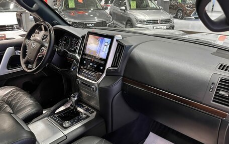 Toyota Land Cruiser 200, 2018 год, 6 950 000 рублей, 19 фотография