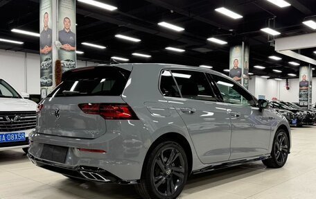 Volkswagen Golf VIII, 2023 год, 1 650 000 рублей, 4 фотография