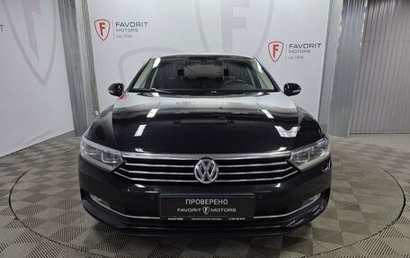 Volkswagen Passat B8 рестайлинг, 2015 год, 1 630 000 рублей, 2 фотография