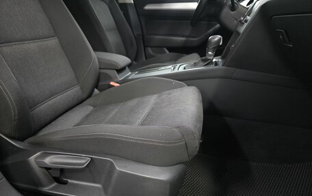 Volkswagen Passat B8 рестайлинг, 2015 год, 1 630 000 рублей, 14 фотография