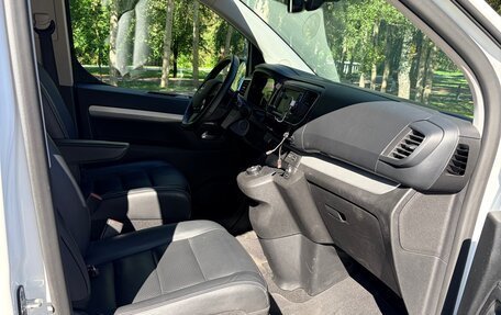 Opel Zafira Life I, 2020 год, 3 800 000 рублей, 7 фотография