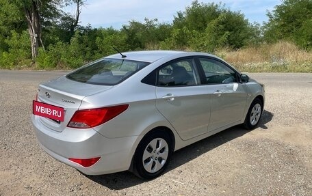 Hyundai Solaris II рестайлинг, 2015 год, 890 000 рублей, 3 фотография