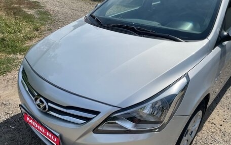 Hyundai Solaris II рестайлинг, 2015 год, 890 000 рублей, 10 фотография