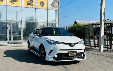 Toyota C-HR I рестайлинг, 2018 год, 1 999 000 рублей, 4 фотография