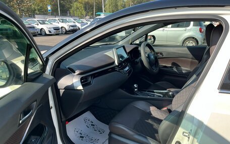 Toyota C-HR I рестайлинг, 2018 год, 1 999 000 рублей, 10 фотография