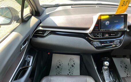 Toyota C-HR I рестайлинг, 2018 год, 1 999 000 рублей, 19 фотография
