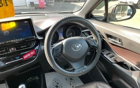 Toyota C-HR I рестайлинг, 2018 год, 1 999 000 рублей, 18 фотография