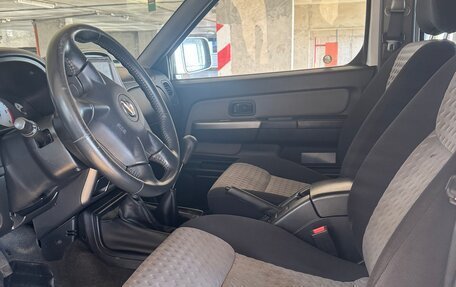 Nissan NP300, 2010 год, 1 250 000 рублей, 12 фотография