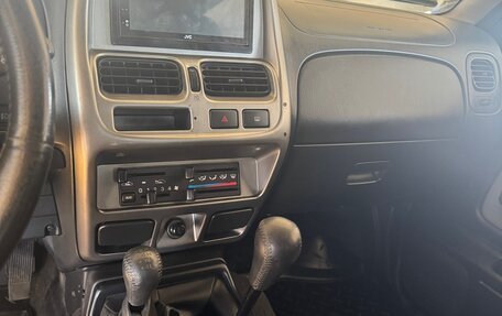 Nissan NP300, 2010 год, 1 250 000 рублей, 11 фотография