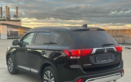 Mitsubishi Outlander III рестайлинг 3, 2021 год, 2 639 000 рублей, 3 фотография