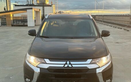 Mitsubishi Outlander III рестайлинг 3, 2021 год, 2 639 000 рублей, 8 фотография