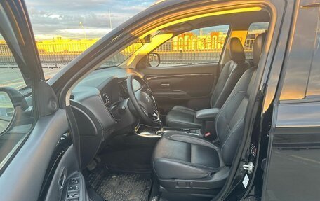 Mitsubishi Outlander III рестайлинг 3, 2021 год, 2 639 000 рублей, 11 фотография