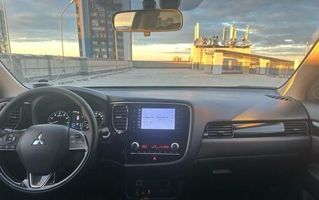 Mitsubishi Outlander III рестайлинг 3, 2021 год, 2 639 000 рублей, 24 фотография