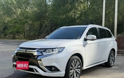 Mitsubishi Outlander III рестайлинг 3, 2022 год, 2 300 000 рублей, 1 фотография