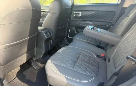 Mitsubishi Outlander III рестайлинг 3, 2022 год, 2 300 000 рублей, 19 фотография