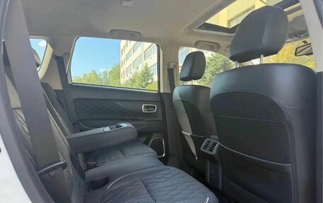 Mitsubishi Outlander III рестайлинг 3, 2022 год, 2 300 000 рублей, 18 фотография