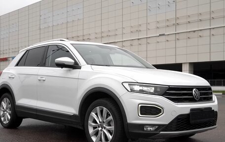 Volkswagen T-Roc I, 2023 год, 1 750 843 рублей, 3 фотография