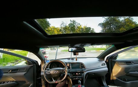 Hyundai Elantra VI рестайлинг, 2017 год, 1 600 000 рублей, 10 фотография