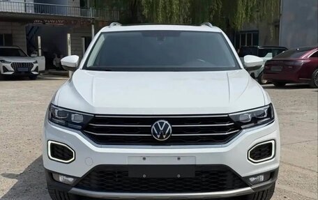 Volkswagen T-Roc I, 2021 год, 1 950 000 рублей, 2 фотография