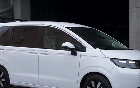 Honda Freed, 2026 год, 2 370 000 рублей, 2 фотография