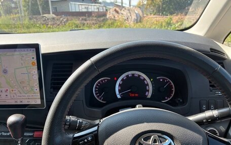 Toyota ISis I, 2011 год, 1 033 000 рублей, 24 фотография