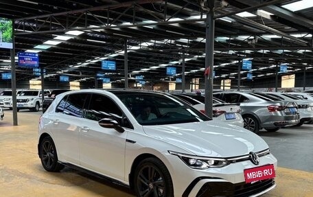 Volkswagen Golf VIII, 2022 год, 1 800 077 рублей, 3 фотография