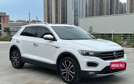 Volkswagen T-Roc I, 2023 год, 1 800 098 рублей, 3 фотография