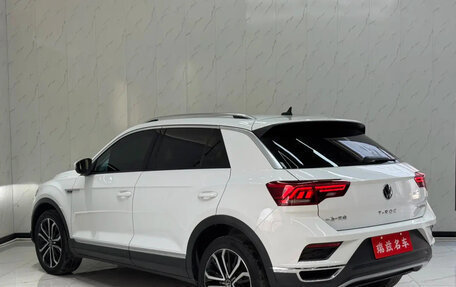 Volkswagen T-Roc I, 2022 год, 1 541 001 рублей, 3 фотография