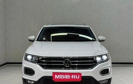 Volkswagen T-Roc I, 2022 год, 1 541 001 рублей, 2 фотография