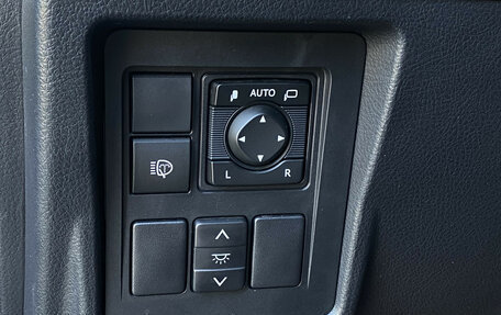 Toyota Land Cruiser Prado 150 рестайлинг 2, 2019 год, 5 350 000 рублей, 18 фотография