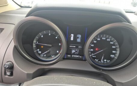 Toyota Land Cruiser Prado 150 рестайлинг 2, 2013 год, 2 300 000 рублей, 6 фотография