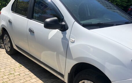 Renault Logan II, 2018 год, 500 000 рублей, 2 фотография