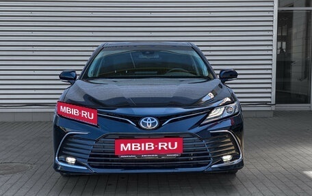 Toyota Camry, 2023 год, 3 680 000 рублей, 2 фотография