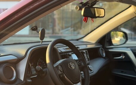 Toyota RAV4, 2017 год, 2 350 000 рублей, 10 фотография