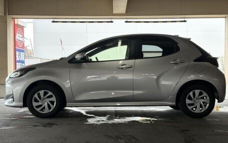 Toyota Yaris, 2022 год, 890 000 рублей, 4 фотография