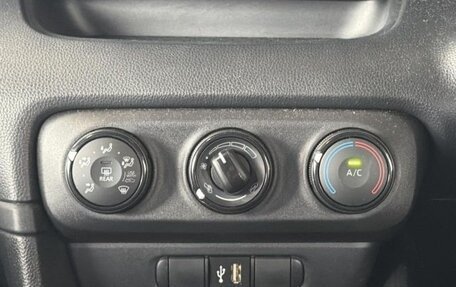 Toyota Yaris, 2022 год, 890 000 рублей, 12 фотография