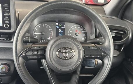 Toyota Yaris, 2022 год, 890 000 рублей, 10 фотография