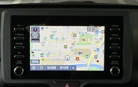 Toyota Yaris, 2022 год, 890 000 рублей, 11 фотография