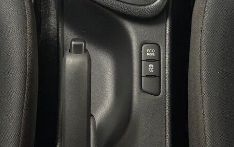 Toyota Yaris, 2022 год, 890 000 рублей, 14 фотография