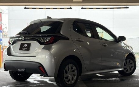 Toyota Yaris, 2022 год, 890 000 рублей, 8 фотография