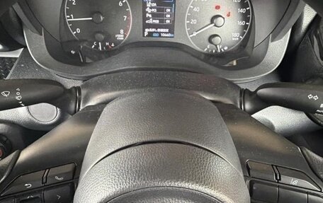 Toyota Yaris, 2022 год, 890 000 рублей, 18 фотография