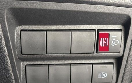 Toyota Yaris, 2022 год, 890 000 рублей, 23 фотография