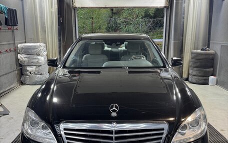 Mercedes-Benz S-Класс, 2011 год, 1 980 000 рублей, 1 фотография