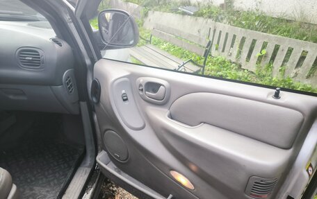 Chrysler Town & Country IV, 2000 год, 1 200 000 рублей, 15 фотография