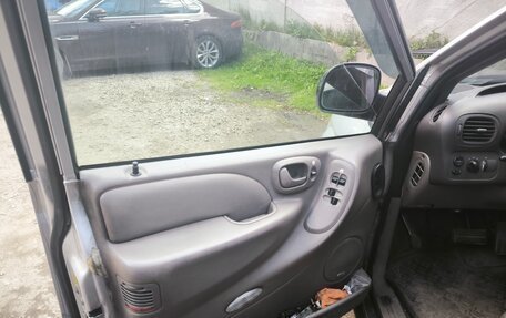 Chrysler Town & Country IV, 2000 год, 1 200 000 рублей, 11 фотография