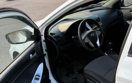 Hyundai Solaris II рестайлинг, 2013 год, 400 000 рублей, 9 фотография